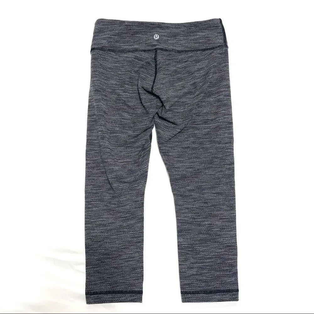 Lululemon Soul Cycle Grey Cropped Leggings Skull and Crossbones Size 4